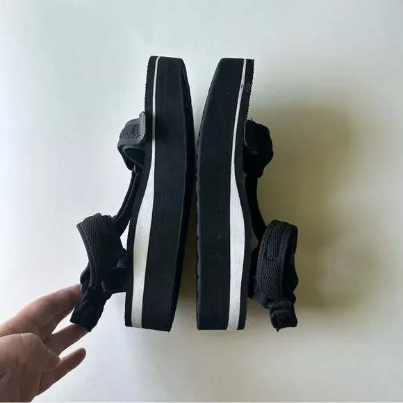 Teva Black Flatform Universal Platform Adjustable Sandals - Picture 9 of 10